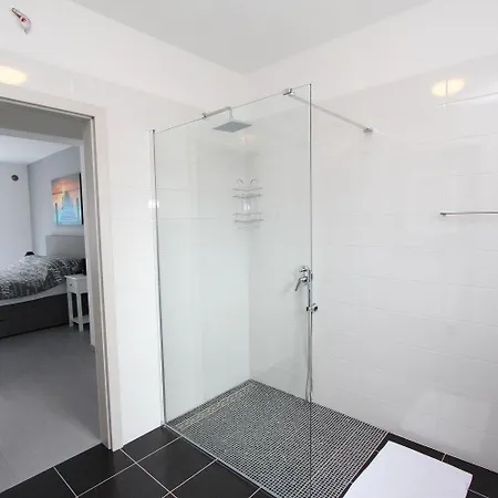 Holiday home Einzigartige Direkt In Mit Privatpool, Grillbereich, Privatparkplatz, Wifi