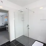 Holiday home Einzigartige Direkt In Mit Privatpool, Grillbereich, Privatparkplatz, Wifi